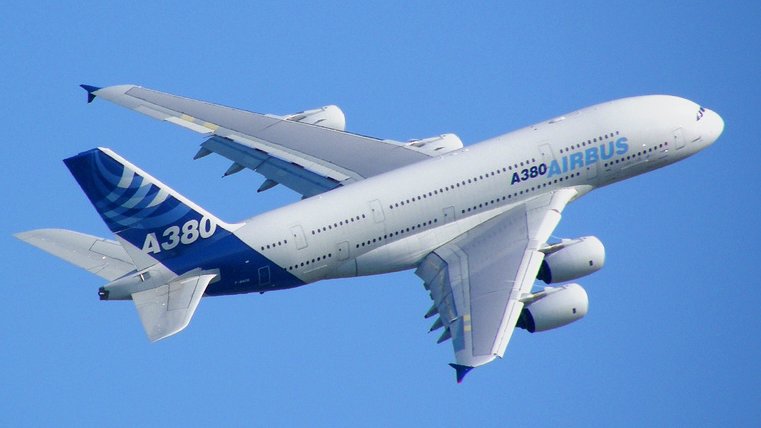      "Airbus A 380"